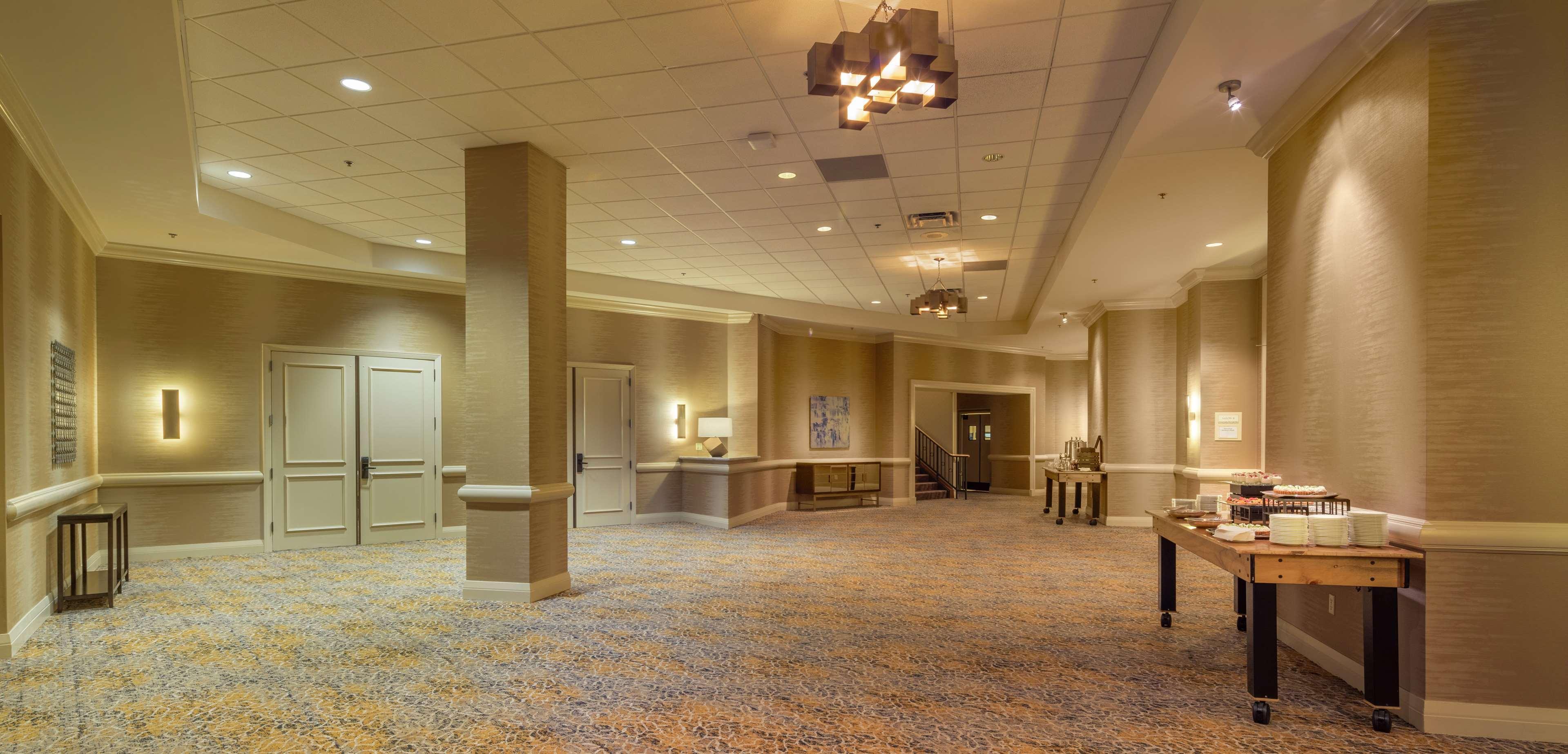 Hilton Old Town 4*